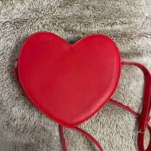 HEART SHAPED CROSS BODY BAG